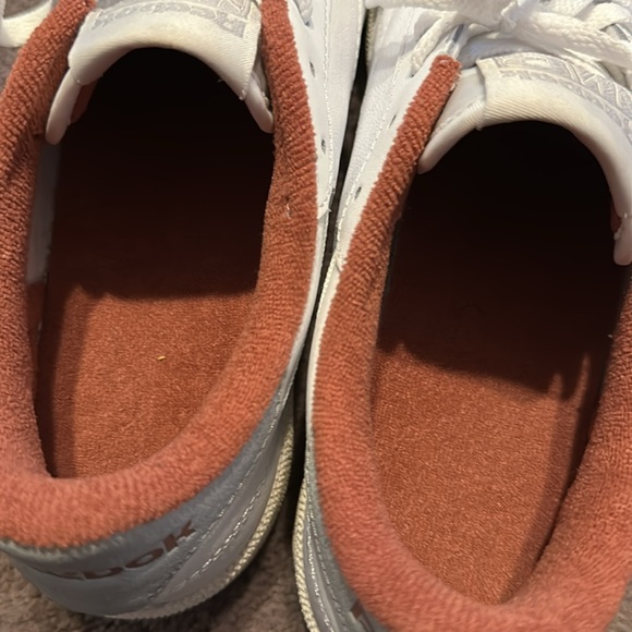 Woman’s Reebok Tennis Shoes Barely Warn-The Athelet’s Shoe! - Picture 7 of 10